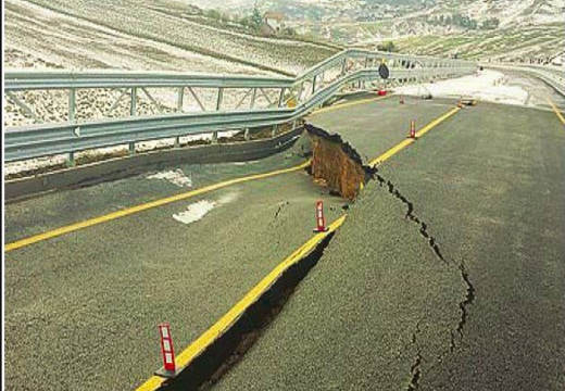 Sul ponte crollato in Sicilia c’è la firma Coop